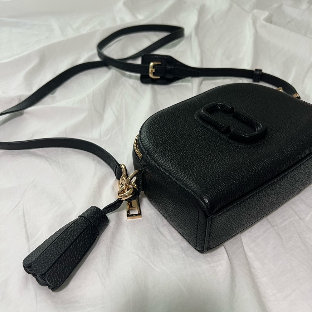Marc Jacobs Shutter Leather Crossbody in Black